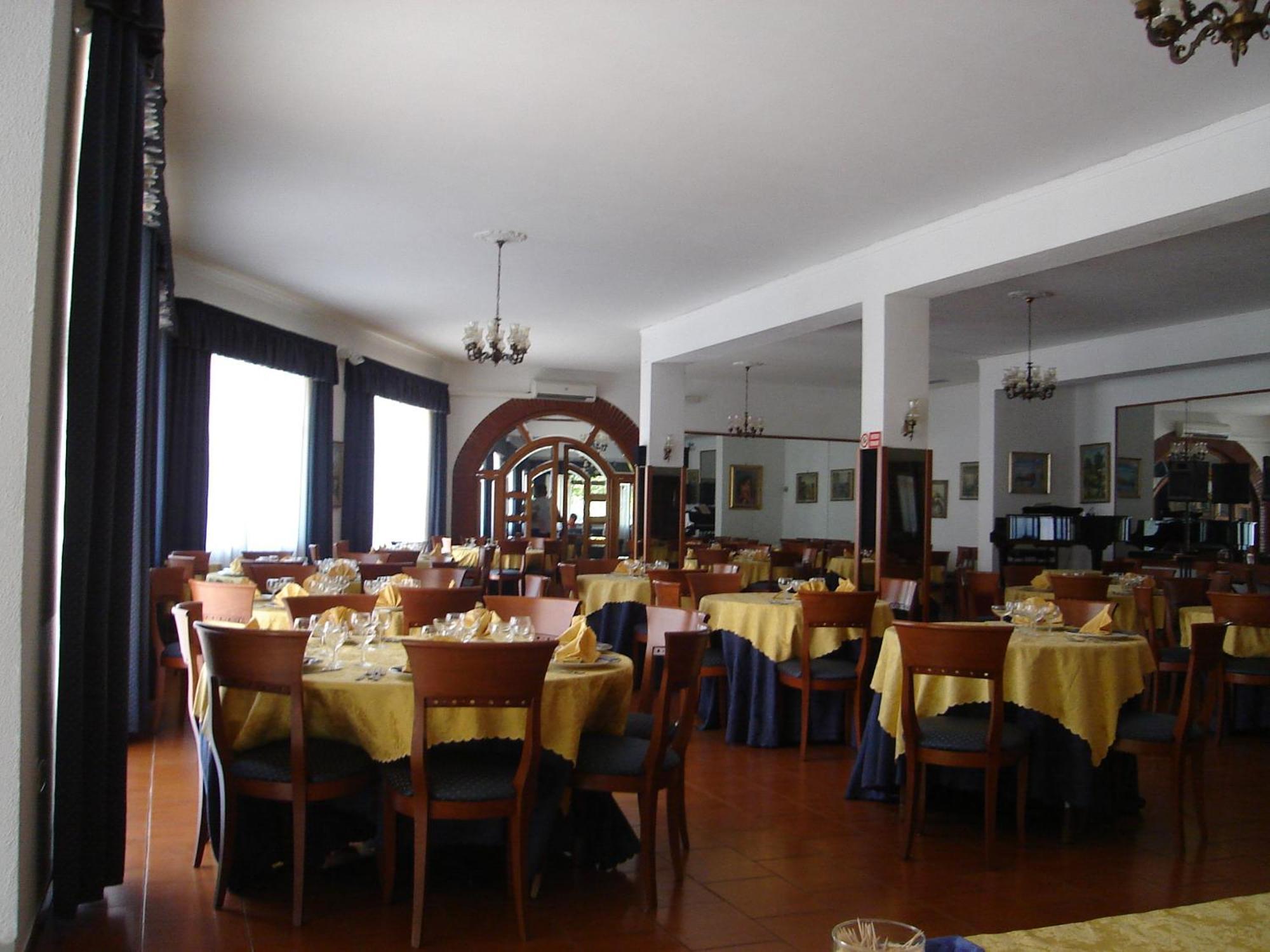 Hotel Eden Пердифумо Екстериор снимка